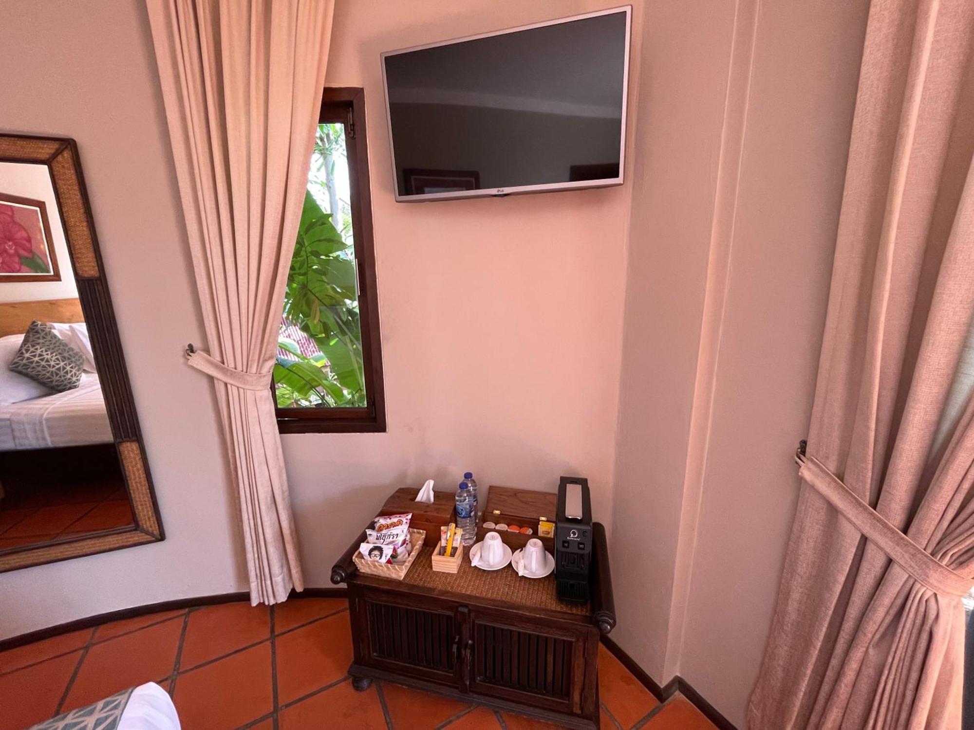 Beyond The Blue Horizon Boutique Bungalows Haad Chao Phao Exterior photo